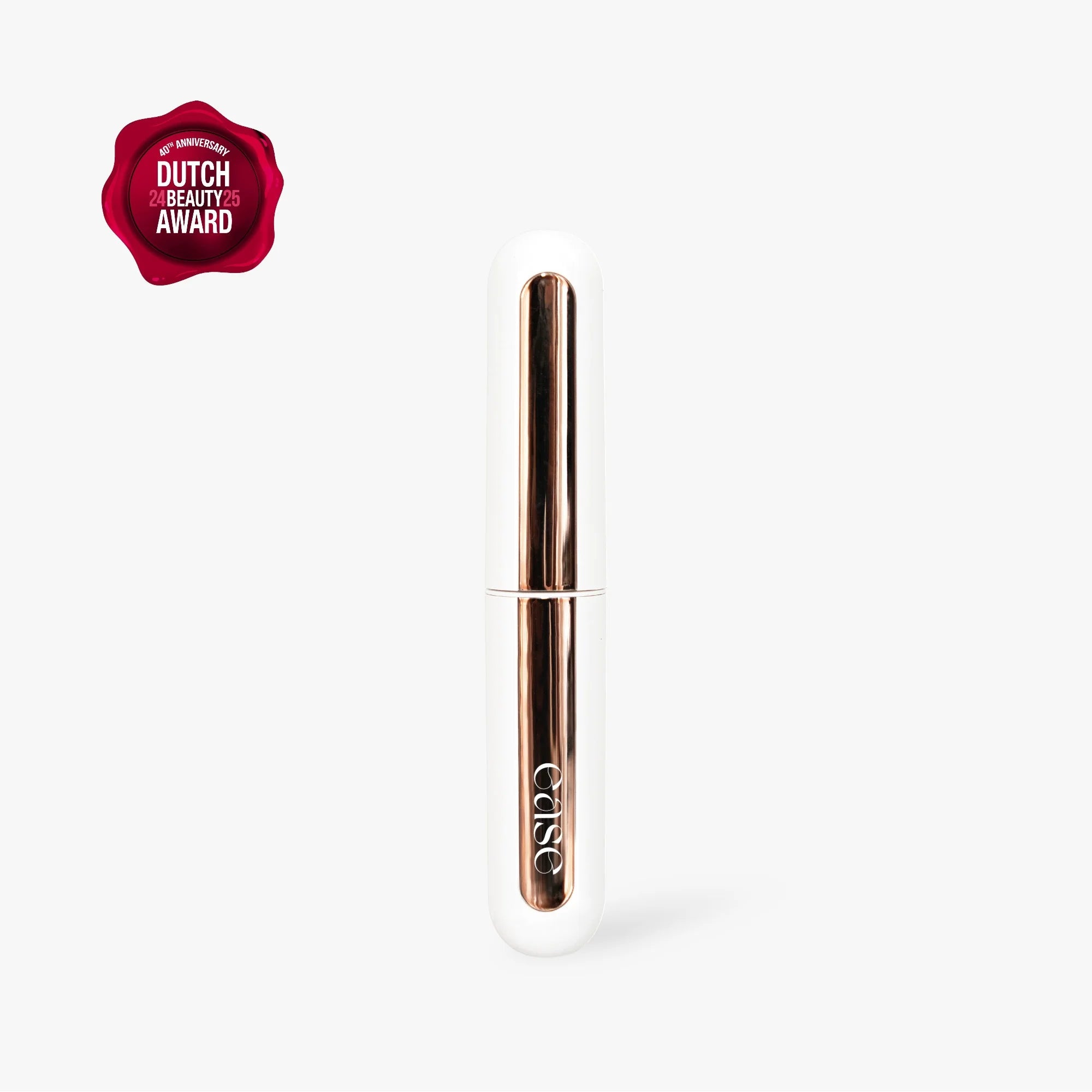 Rose gold mascara with visible brand logo on a white background, featuring a Dutch Beauty Award seal.